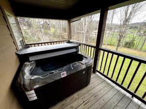 Gallery image of Pet Friendly Fire Pit, Movie Theater, Pool, Sauna in Sevierville