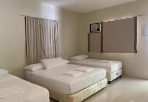 Anika Island Resort tesisinde bir odada yatak veya yataklar