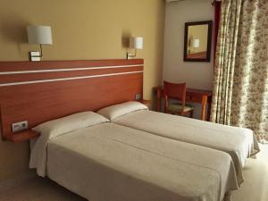 Łóżko lub łóżka w pokoju w obiekcie Hotel Carmen Teresa