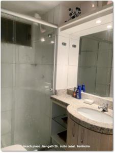 a bathroom with a shower and a sink and a mirror at Beach Place Resort . ap térreo in Aquiraz