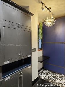 a kitchen with a purple wall and a chandelier at HOMSTAY 1106 QUANG TRUNG in Ho Chi Minh City