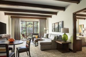 Posezení v ubytování The Ritz-Carlton, Dove Mountain