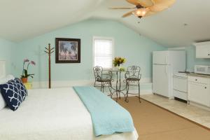 a bedroom with a bed and a table and chairs at Bella Bay Inn in St. Augustine