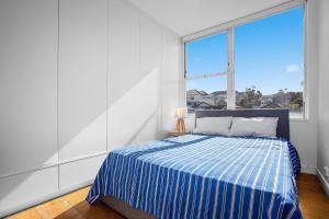 En eller flere senge i et værelse på S16S - Bondi Vistas