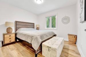 Postel nebo postele na pokoji v ubytování Blue Water Dunes Cottage