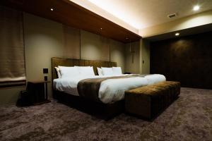 Postel nebo postele na pokoji v ubytování Randor Hotel Hiroshima Prestige