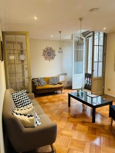 a living room with a couch and a coffee table at Maktub Brasil - Hostal Boutique in Santiago