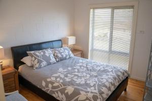 Ένα ή περισσότερα κρεβάτια σε δωμάτιο στο Bayfront Escape on Walpole