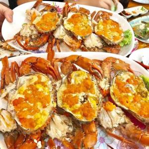 a plate of food with lobsters on a table at Paris Hotel Bình Thuận in Tuy Phong +87 photos