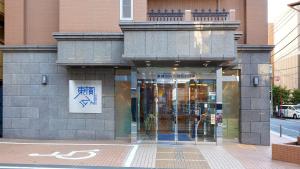 川崎市にある東横INN川崎駅前砂子の看板の建物正面 +29枚の写真