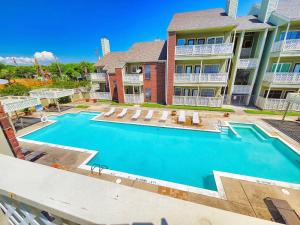 an overhead view of a swimming pool in front of a building at NEW!! 2BR 4 Beds Condo with Pool in Galveston