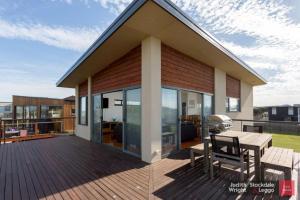 Gallery image of Luxury Retreat at Pristine Surf Beach with wood fireplace in Surf Beach +11 photos