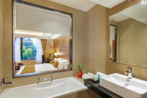 Bagno di Hotel Thrive, A Tropical Courtyard