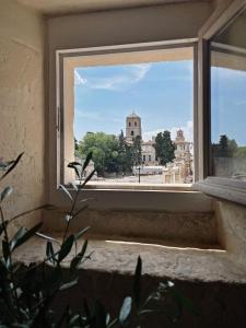 an open window with a view of a city at Appartement aux Arènes in Arles