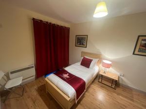 Ліжко або ліжка в номері Elegant Rooms and Suites in Knock