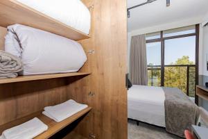 Un pat sau paturi într-o cameră la Housi Eco Smart - ECO0407