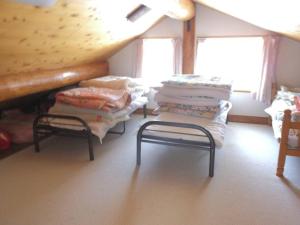 Noboribetsu Log House客房内的一张或多张床位