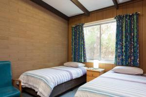 Postel nebo postele na pokoji v ubytování Foreshore Escape Cowes no1