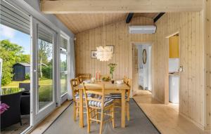 Fotografie z fotogalerie ubytování Beautiful Home In Dronningmølle v destinaci Dronningmølle