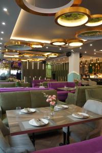 Ruang duduk di Paris Hotel Yerevan