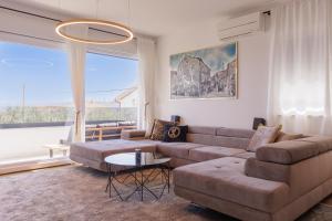 Posezení v ubytování Sunluxvilla ,Heated Pool, IR Sauna