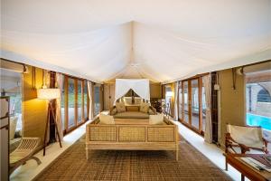 Postel nebo postele na pokoji v ubytování KEIKOKU GLAMPING TENT + 37 fotografií