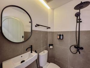 Ein Badezimmer in der Unterkunft Renjana Beach House