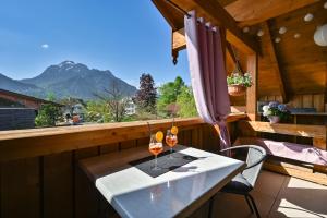 a table and chairs on a balcony with a view of a mountain at Ferienwohnung Griabig in Schwangau