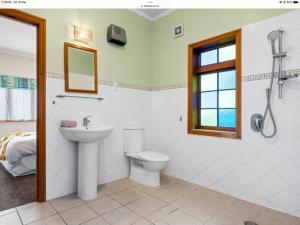 Bilik mandi di Northern Holiday Cottage +19 gambar