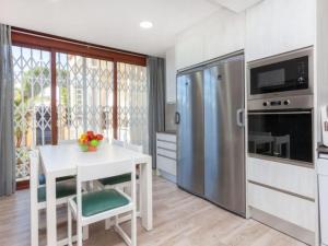Kuchyň nebo kuchyňský kout v ubytování AMPLIO CHALET CON GRAN PISCINA