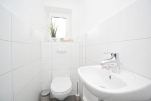 A bathroom at FO01-RI EG-Apartment für Facharbeiter in Forchheim