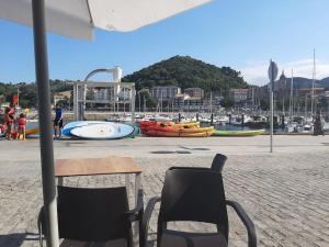 a table and chairs sitting in front of a marina at La casa de Arantza con jardin y wifi in Ispáster