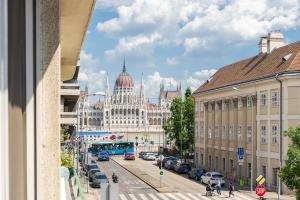 a view of the capitol building from a city street at Bright studio apartment with a gorgeus Parliament in Budapest