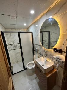 Ένα μπάνιο στο Melek BUTİK OTEL +48 φωτογραφίες