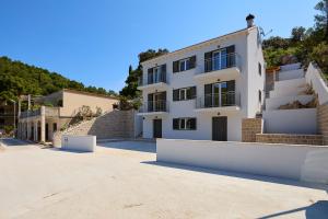 Gallery image of Green Lantern apartments Okuklje in Okuklje