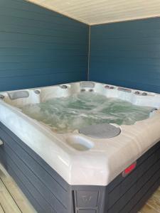 Zdjęcie z galerii obiektu Dom Belona z prywatnym podgrzewanym basen i jacuzzi w mieście Puck