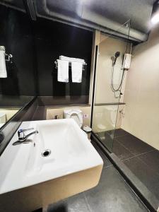 Koupelna v ubytování 悠然古城民宿