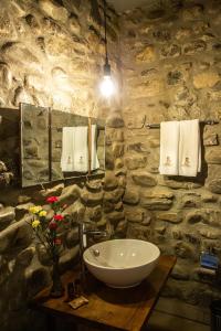 Koupelna v ubytování Giorgi Ushikishvilis Chateau-Marani