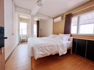 Postel nebo postele na pokoji v ubytování 悠然古城民宿