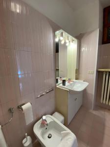 Koupelna v ubytování Casa Ahmati Borgo Vesio