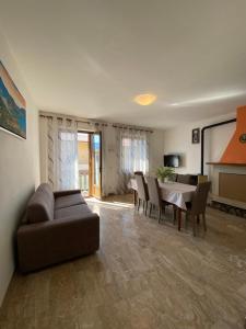a living room with a couch and a table at Casa Ahmati Borgo Vesio in Tremosine Sul Garda