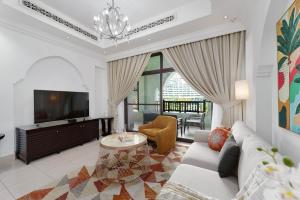 O zonă de relaxare la Maison Privee - Tasteful Apt cls to Burj Khalifa & Dubai Mall