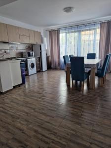 Kuchyň nebo kuchyňský kout v ubytování Sunshine Apartments