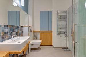 Kúpeľňa v ubytovaní Apartments Old Town Dluga & by Noclegi Renters