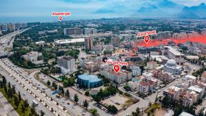 Nespecifikovaný výhled na destinaci Antalya nebo výhled na město při pohledu z apartmánu