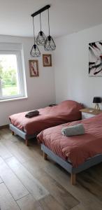 Ένα ή περισσότερα κρεβάτια σε δωμάτιο στο Le bord de Sarre