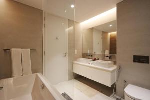 Koupelna v ubytování Livbnb Bluewaters Retreat- Ain Dubai and Sea Views
