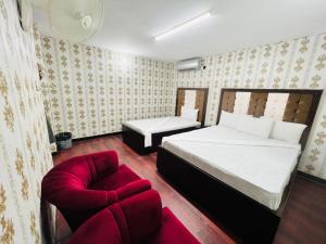 Een bed of bedden in een kamer bij Al Atif Guest House