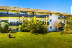 Ein Garten an der Unterkunft Village Vacances Azureva Anglet