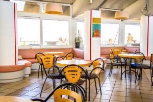 Ein Sitzbereich in der Unterkunft Village Vacances Azureva Anglet